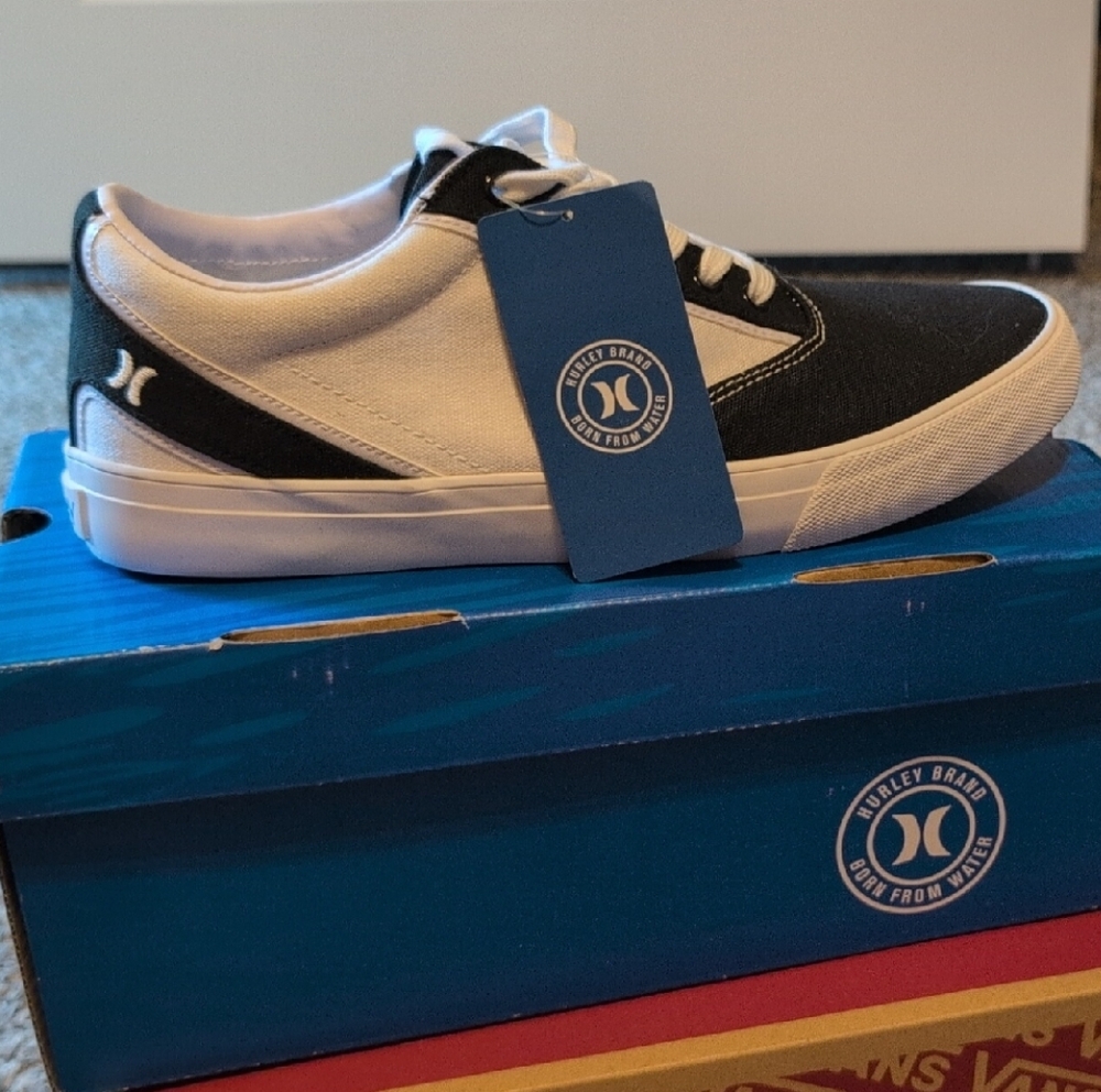 Hurley Black and White Sneakers for Everyday Comfort